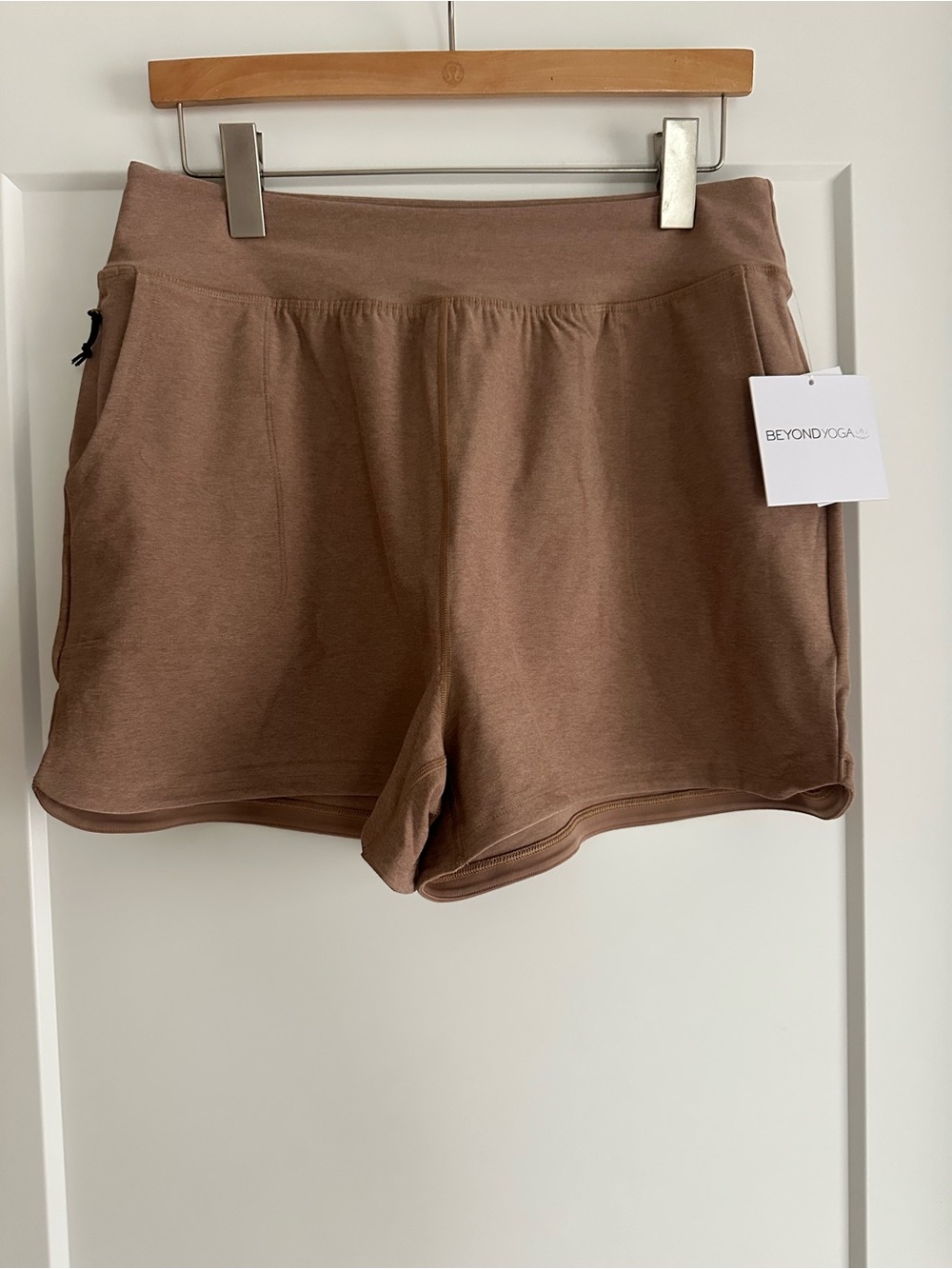 NWT Beyond Yoga Move Up 3” Short